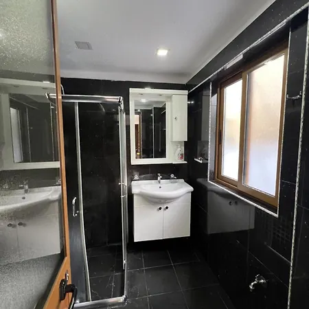 Joel House Apartment *